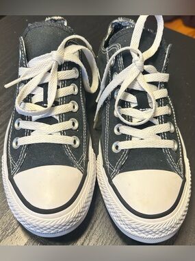 Converse Women’s Black and White Low Top Sneakers size 7W
